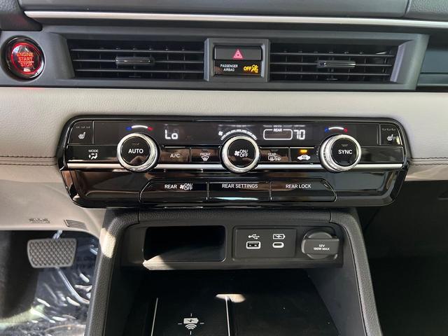 Photo of 2025 Obsidian Blue Pearl Honda Pilot