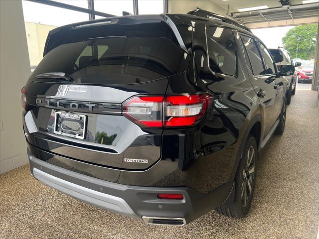 Photo of 2025 Crystal Black Pearl Honda Pilot