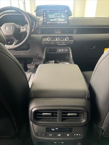 Photo of 2025 Crystal Black Pearl Honda Pilot