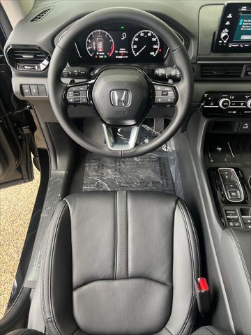 Photo of 2025 Crystal Black Pearl Honda Pilot