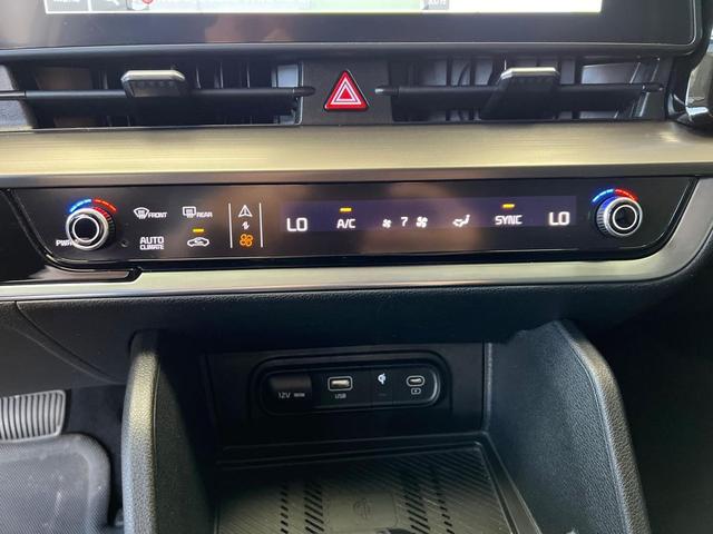 Photo of 2023 Glacial White Pearl Kia Sportage