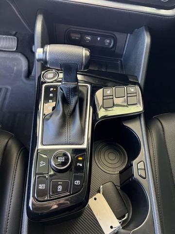 Photo of 2023 Glacial White Pearl Kia Sportage
