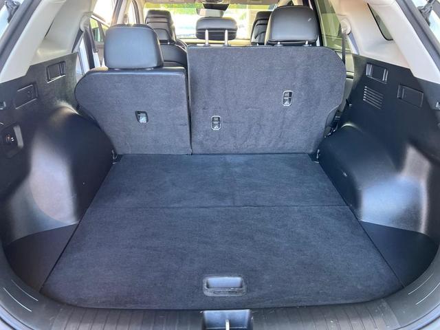 Photo of 2023 Glacial White Pearl Kia Sportage