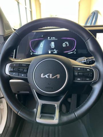 Photo of 2023 Glacial White Pearl Kia Sportage