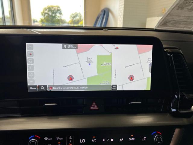 Photo of 2023 Glacial White Pearl Kia Sportage