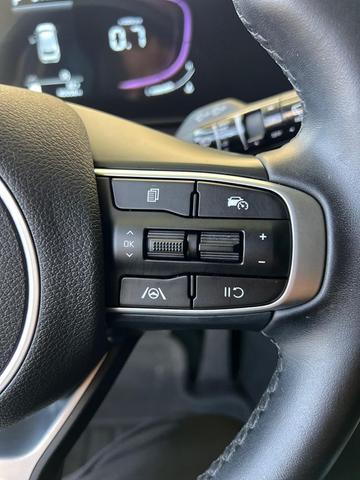 Photo of 2023 Glacial White Pearl Kia Sportage