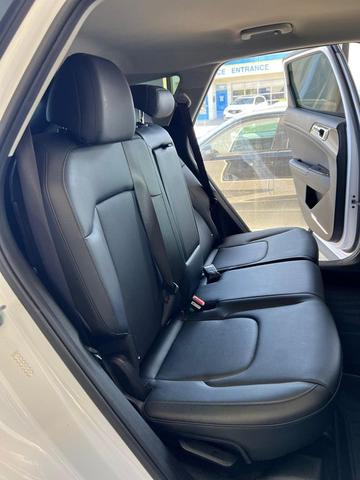 Photo of 2023 Glacial White Pearl Kia Sportage