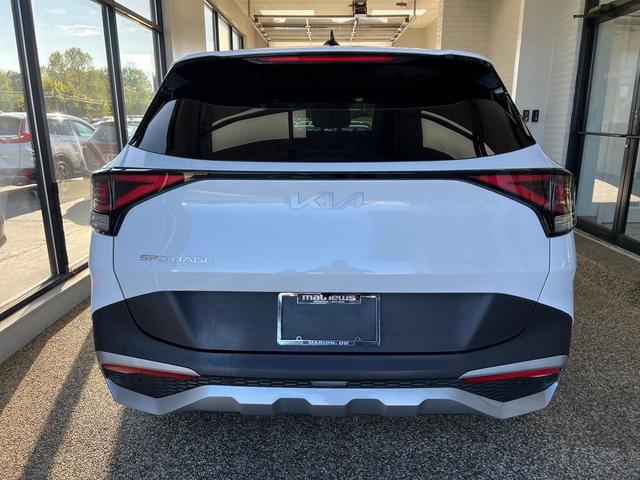 Photo of 2023 Glacial White Pearl Kia Sportage