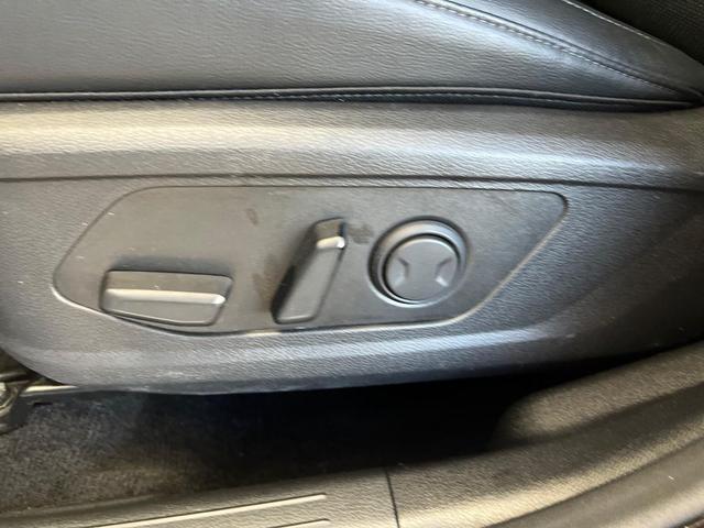 Photo of 2023 Glacial White Pearl Kia Sportage