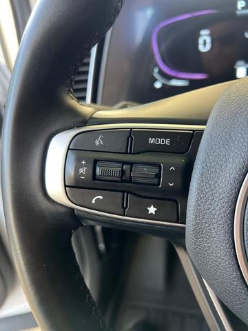 Photo of 2023 Glacial White Pearl Kia Sportage