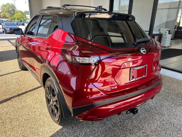 Photo of 2023 Scarlet Ember Tintcoat/Super Black Nissan Kicks