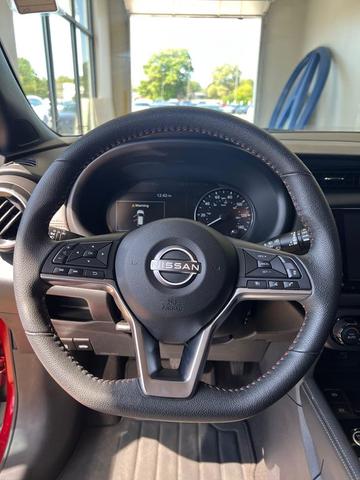 Photo of 2023 Scarlet Ember Tintcoat/Super Black Nissan Kicks