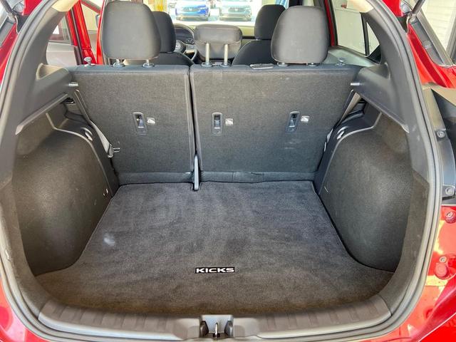 Photo of 2023 Scarlet Ember Tintcoat/Super Black Nissan Kicks