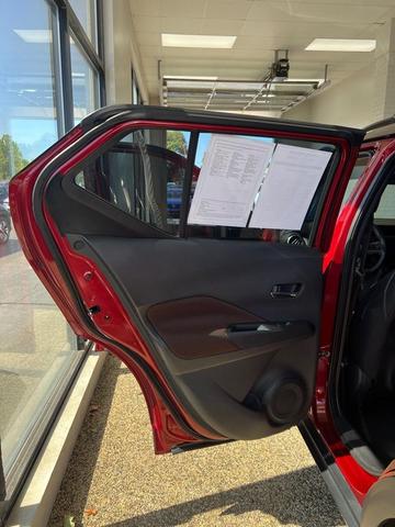 Photo of 2023 Scarlet Ember Tintcoat/Super Black Nissan Kicks