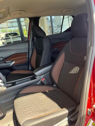 Photo of 2023 Scarlet Ember Tintcoat/Super Black Nissan Kicks
