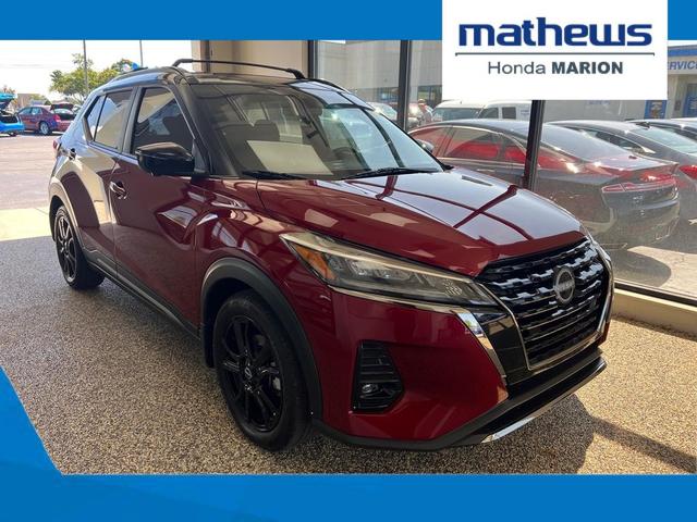 Photo of 2023 Scarlet Ember Tintcoat/Super Black Nissan Kicks
