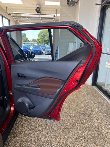 Photo of 2023 Scarlet Ember Tintcoat/Super Black Nissan Kicks