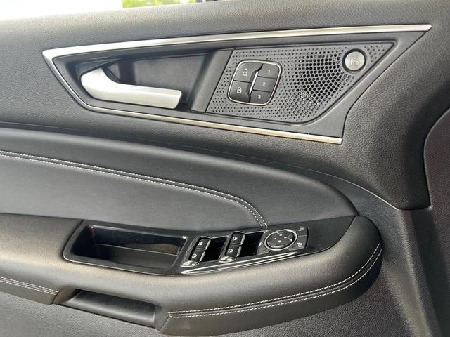 Photo of 2019 Blue Metallic Ford Edge