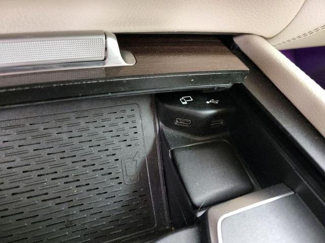 Photo of 2020 White Mercedes-Benz GLE 350