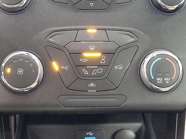 Photo of 2019 White Ford Fusion