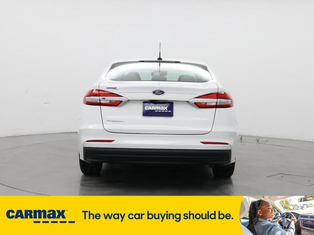 Photo of 2019 White Ford Fusion