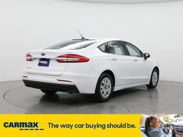 Photo of 2019 White Ford Fusion