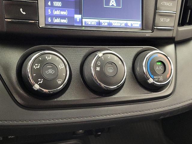 Photo of 2017 White Toyota RAV4