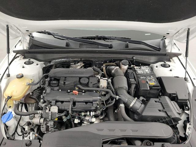Photo of 2023 White Kia K5