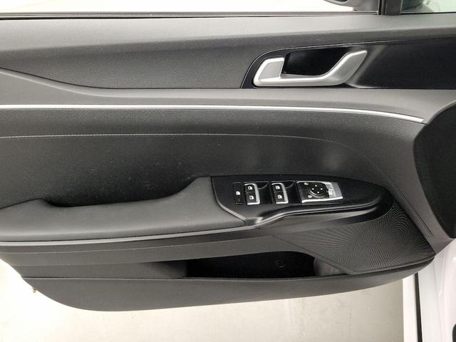 Photo of 2023 White Kia K5