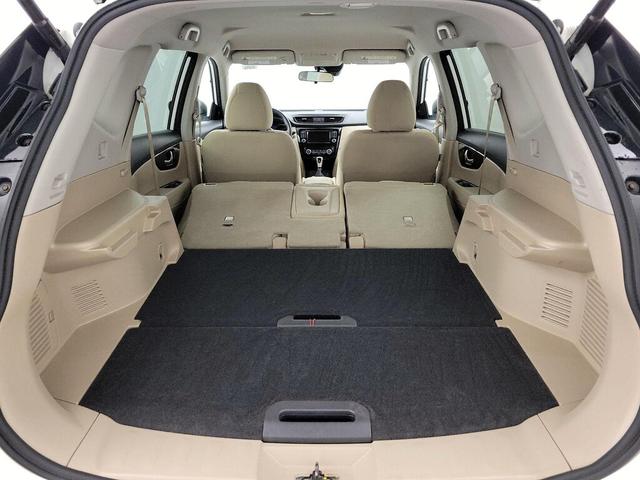 Photo of 2020 White Nissan Rogue