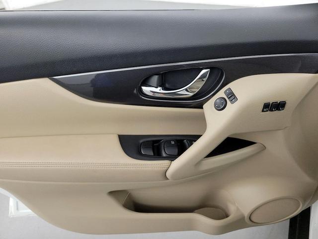 Photo of 2020 White Nissan Rogue