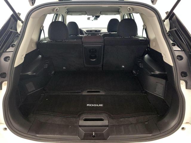 Photo of 2020 White Nissan Rogue