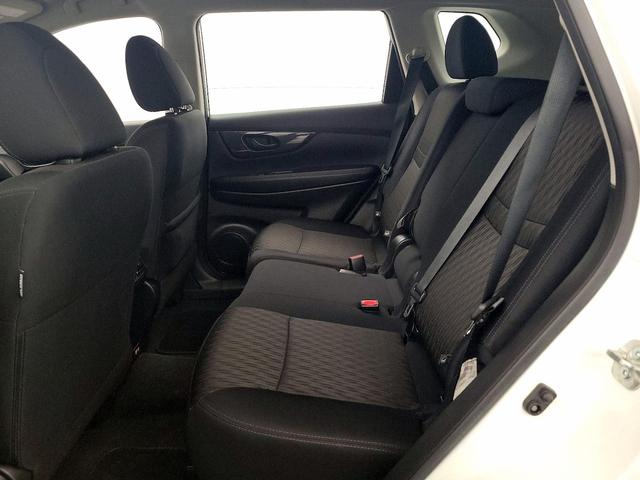 Photo of 2020 White Nissan Rogue
