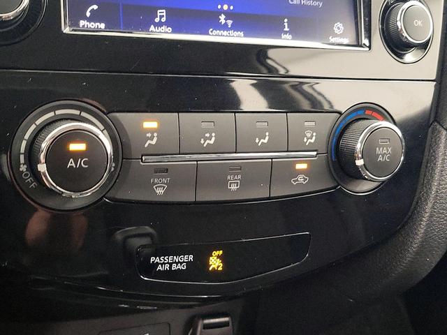 Photo of 2020 White Nissan Rogue