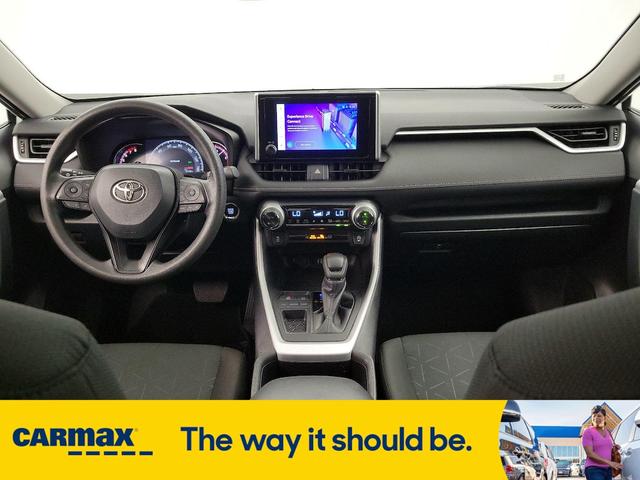 Photo of 2024 White Toyota RAV4