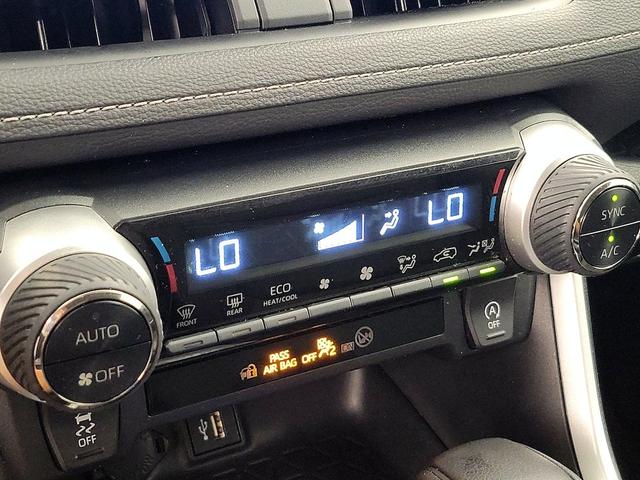 Photo of 2024 White Toyota RAV4