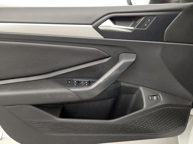 Photo of 2019 White Volkswagen Jetta