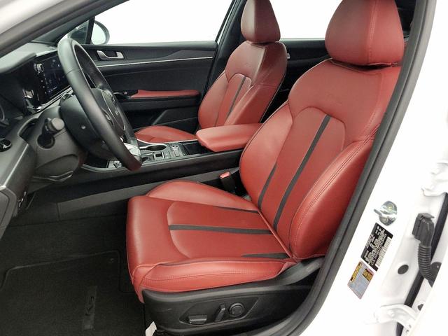 Photo of 2023 White Kia K5