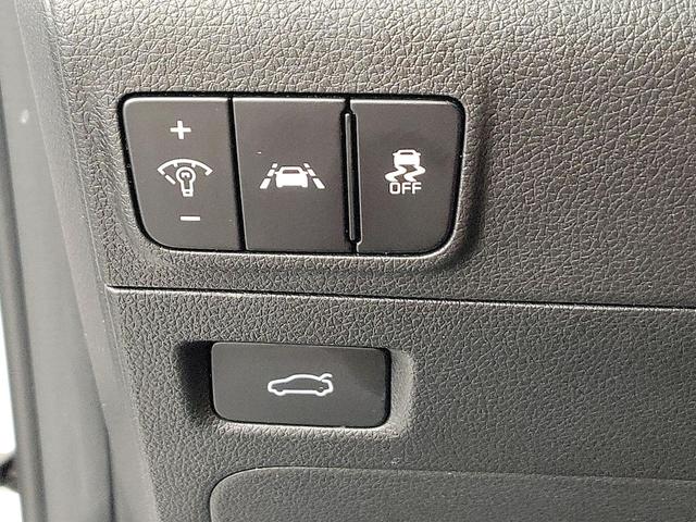 Photo of 2023 White Kia K5