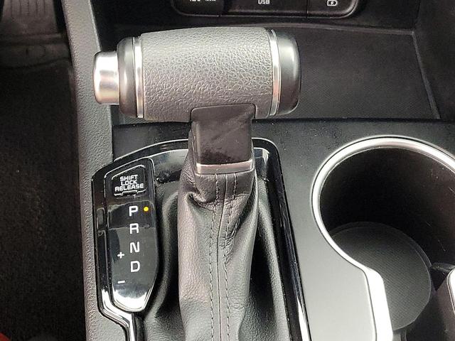 Photo of 2023 White Kia K5