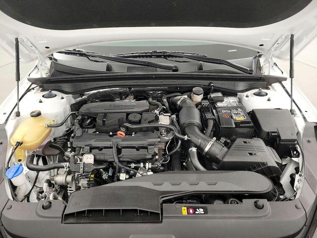 Photo of 2023 White Kia K5