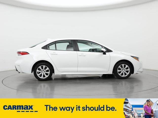 Photo of 2025 White Toyota Corolla