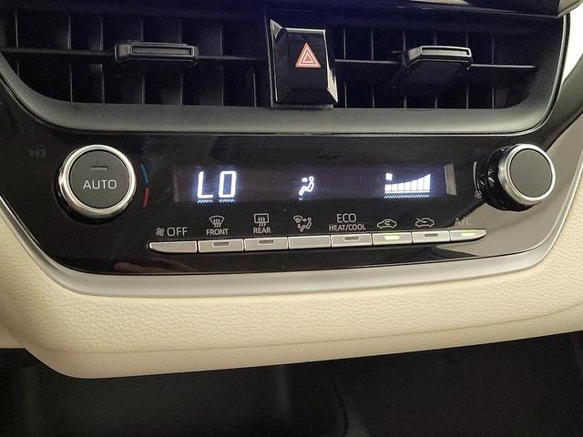 Photo of 2025 White Toyota Corolla