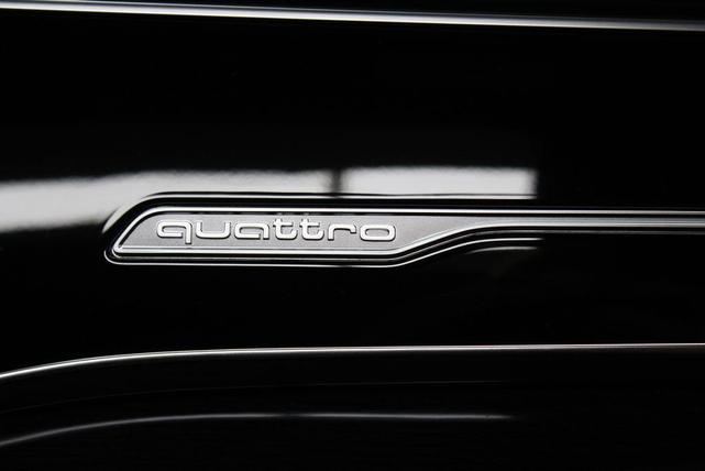 Photo of 2025 Glacier White Metallic Audi Q7