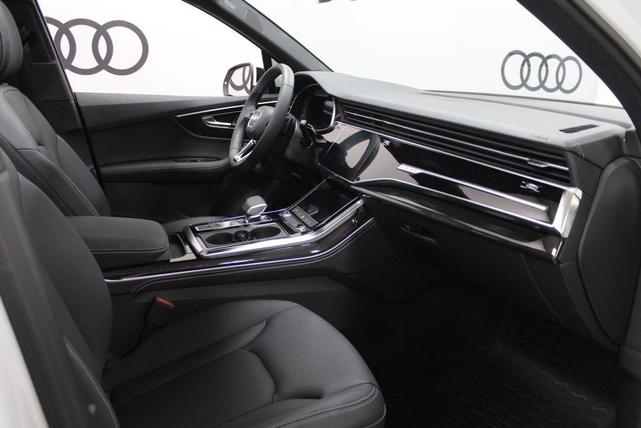 Photo of 2025 Glacier White Metallic Audi Q7