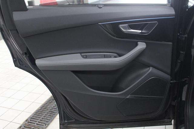 Photo of 2025 Waitomo Blue Metallic Audi Q7