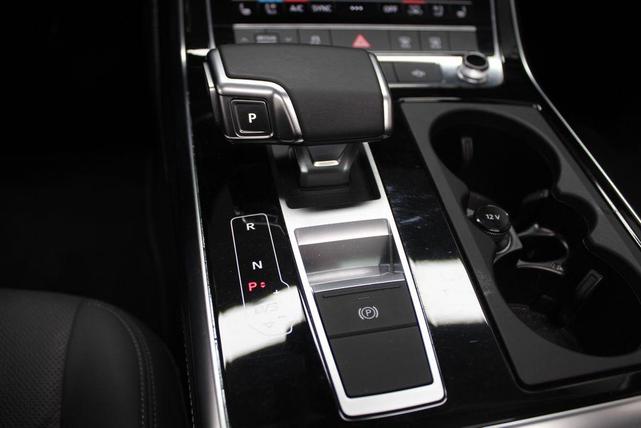 Photo of 2025 Waitomo Blue Metallic Audi Q7