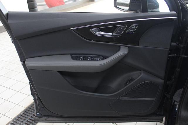 Photo of 2025 Waitomo Blue Metallic Audi Q7