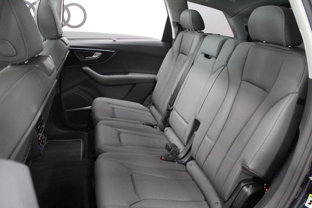 Photo of 2025 Waitomo Blue Metallic Audi Q7