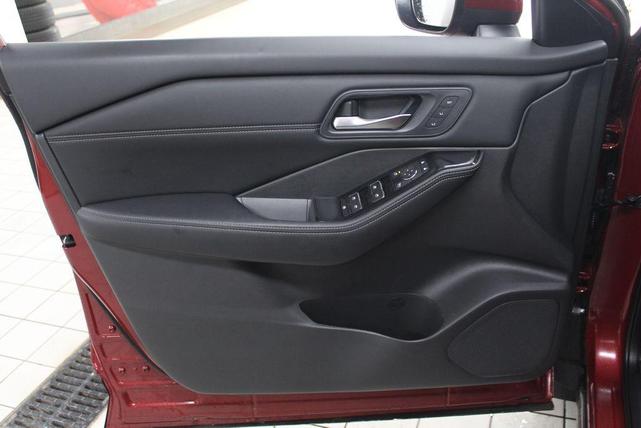 Photo of 2024 Scarlet Ember Nissan Rogue